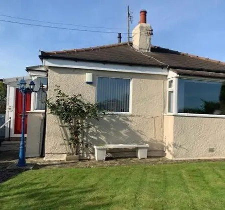 Rainbows End Bungalow - Fantastic Gardens Filey