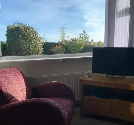 Rainbows End Bungalow - Fantastic Gardens * Filey