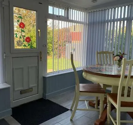 Rainbows End Bungalow - Fantastic Gardens Apartman *